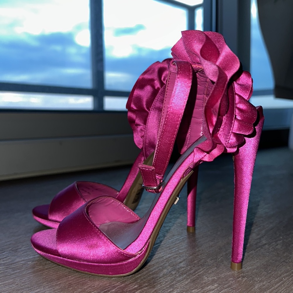 Bebe size 9 stiletto heel